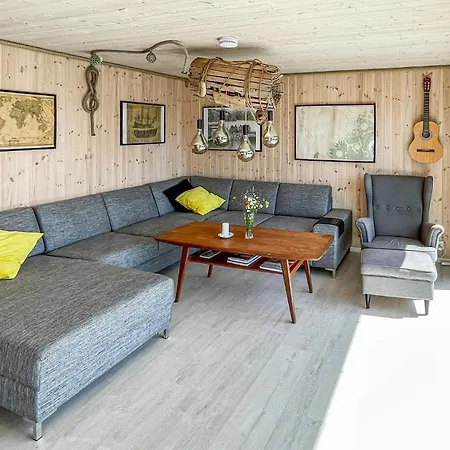 5 Bedroom Amazing In Semesterbostad *