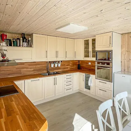 Semesterbostad 5 Bedroom Amazing In