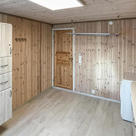 5 Bedroom Amazing In Semesterbostad